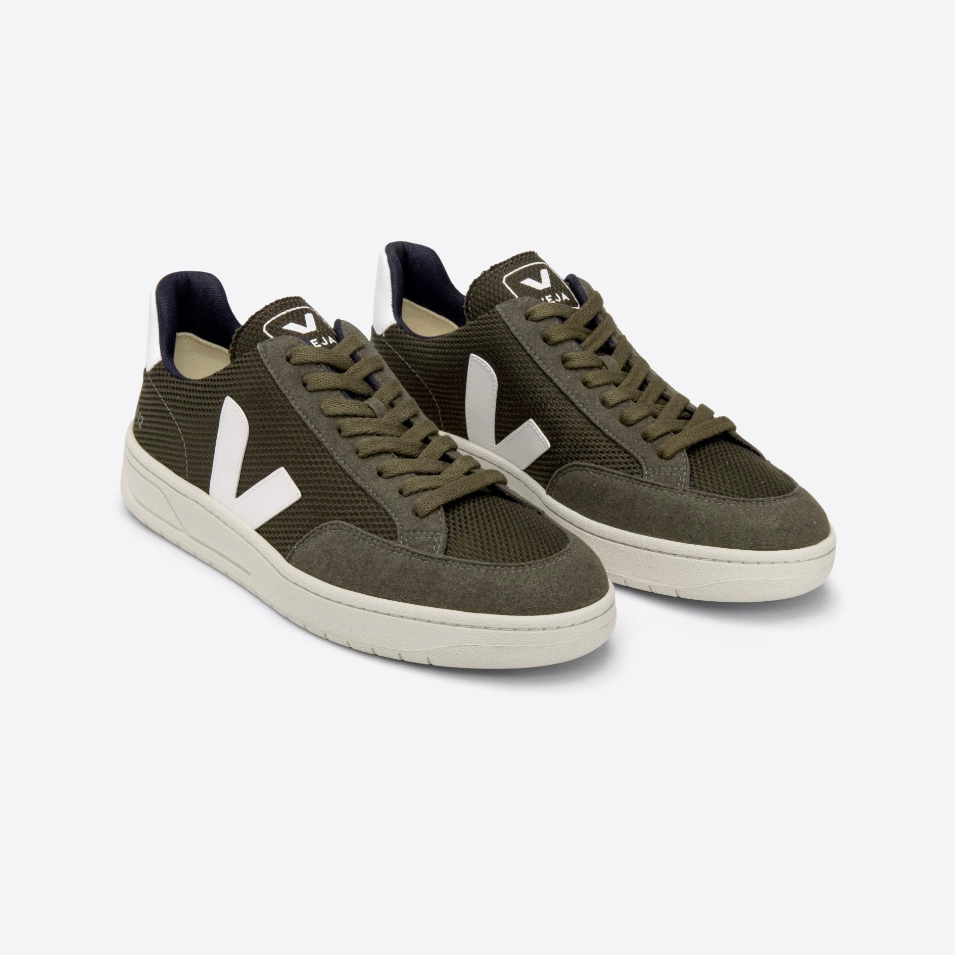 VEJA V-12 vegan olive