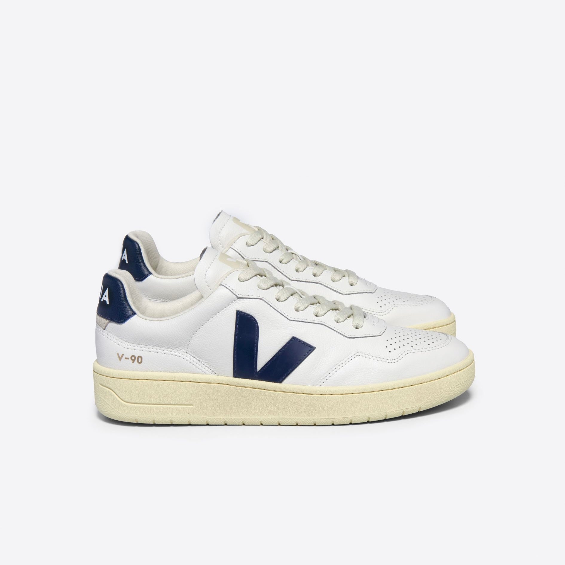 Veja V-90 extra white nautico