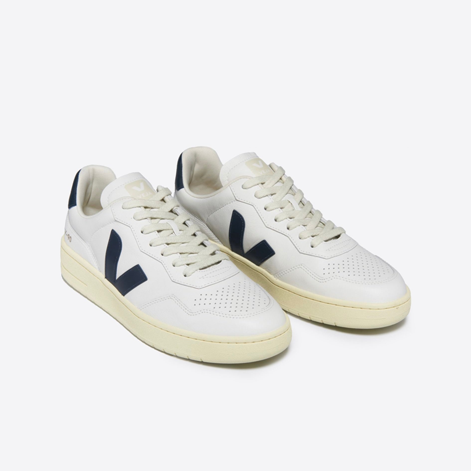 Veja V-90 extra white nautico